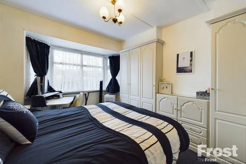 3 bedroom semi-detached house for sale - Sunbury Road, Feltham, Greater London, TW13