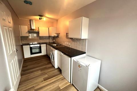 2 bedroom flat to rent, Springburn Road, Springburn, Glasgow, G21