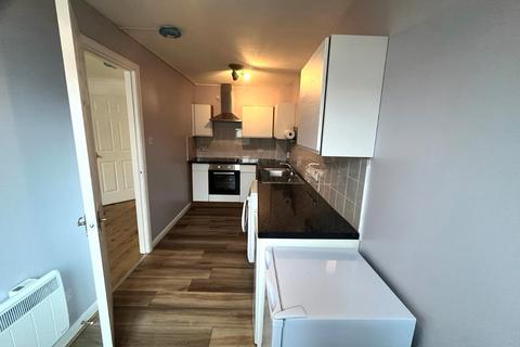 2 bedroom flat to rent, Springburn Road, Springburn, Glasgow, G21