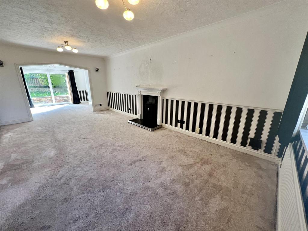 Fairleas, Sittingbourne, Kent 3 bed detached house for sale £325,000