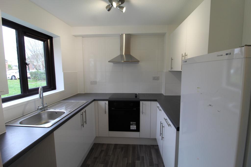 Rodney Drive, Mudeford, Christchurch... 2 bed terraced house £1,325