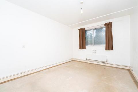 27 Garrick Close, Ealing, London, W5 1AS