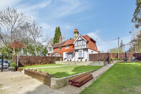 Nutfield - 3 bedroom semi-detached house for sale