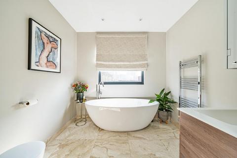 13 Lidyard Road, London, N19 5NR