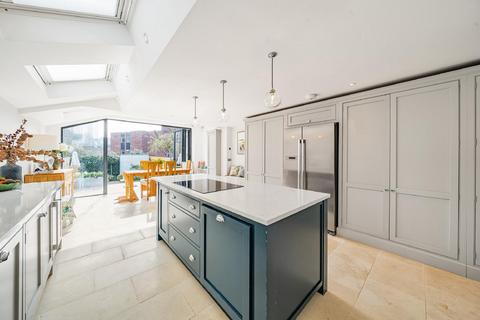 13 Lidyard Road, London, N19 5NR