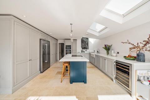 13 Lidyard Road, London, N19 5NR