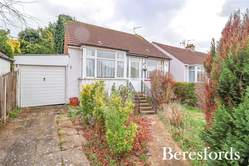 Bridge Avenue, Upminster, RM14 3 bed bungalow for sale £500,000