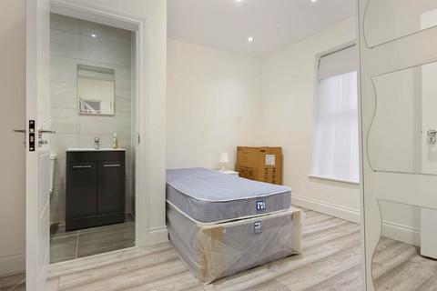 1 bedroom terraced house to rent - Cobden Road,  London, SE25