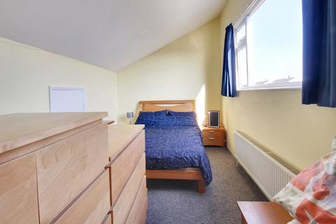 95 Meadow Way, Norwich, NR6 6XX