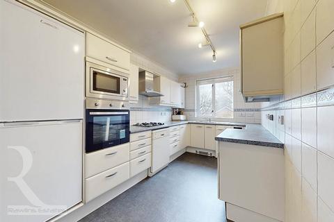 3 bedroom apartment to rent, Holders Hill Road, London NW4
