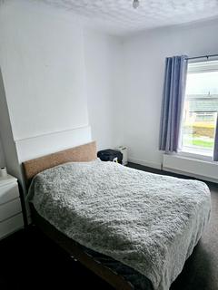 1 bedroom terraced house to rent, Bradford Road, Birstall