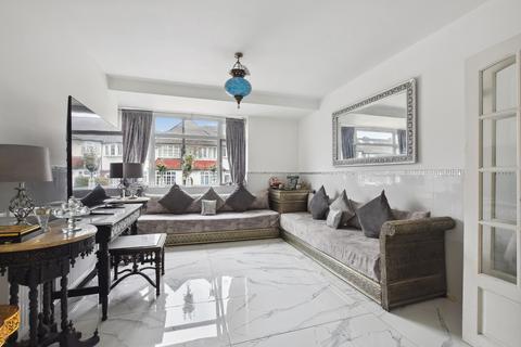 5 bedroom terraced house for sale - Manor Close, London, NW9
