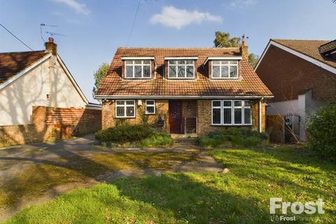 4 bedroom detached house for sale, The Embankment, Wraysbury, Berkshire, TW19