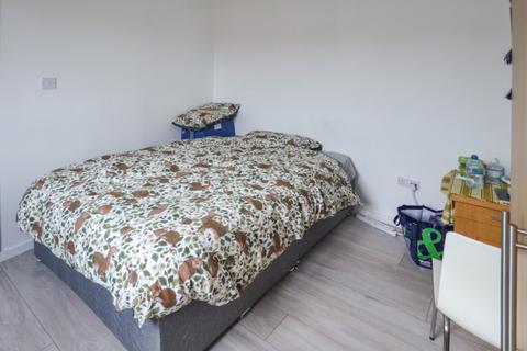 6 bedroom end of terrace house to rent, Upper Kent Road, Manchester M14