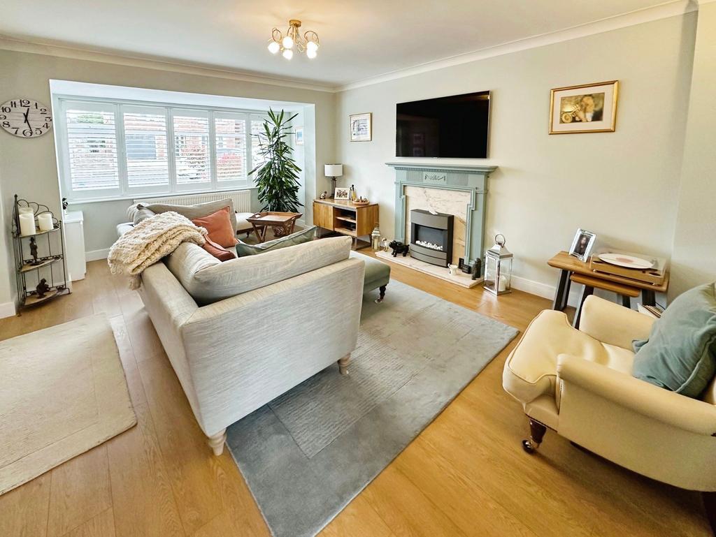 Meadow View, Hillcrest Road, Horndon On The Hill, SS17 8NG 4 bed semi