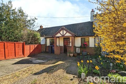 2 bedroom bungalow for sale - Bishops Road, Farnham, Surrey