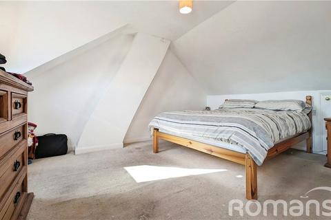 2 bedroom bungalow for sale - Bishops Road, Farnham, Surrey