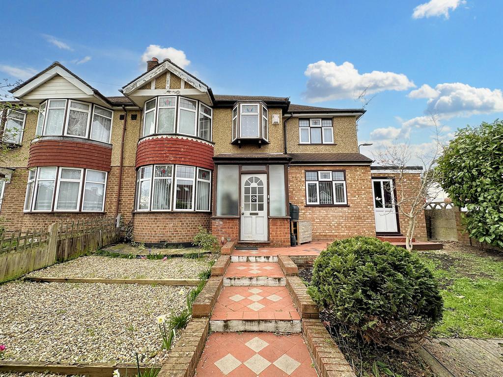 Fort Road, Northolt UB5 5 bed semidetached house for sale £785,000