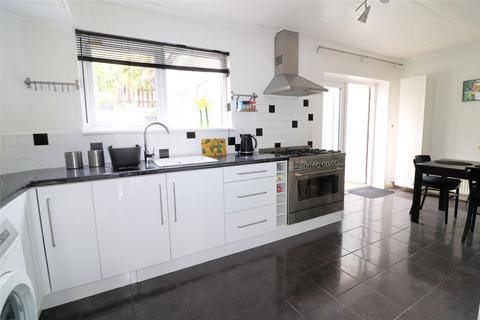15 Broadoak Road, Erith, DA8 3BE