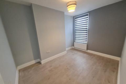 2 bedroom flat to rent, London E9