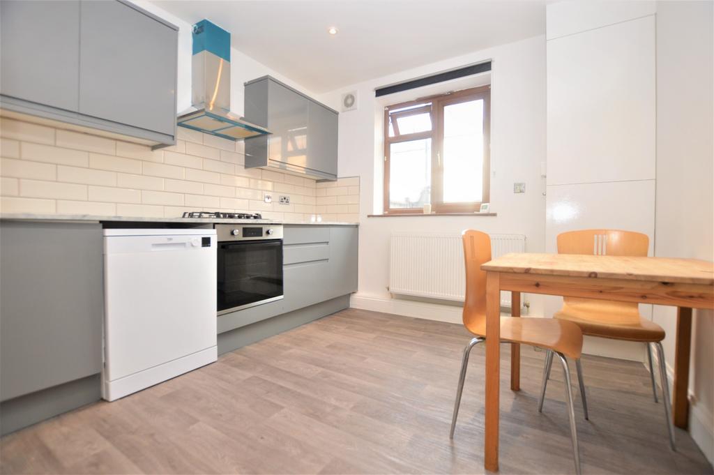 66 Gibbon Road London SE15 1 bed flat to rent £1,550 pcm (£358 pw)