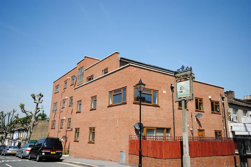 66 Gibbon Road London SE15 1 bed flat £1,400 pcm (£323 pw)