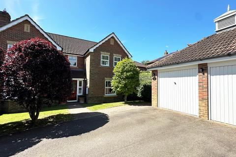 4 bedroom detached house for sale, Roundshead Drive Warfield, Berkshire, RG42 3RZ