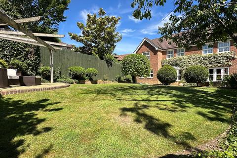 4 bedroom detached house for sale, Roundshead Drive Warfield, Berkshire, RG42 3RZ