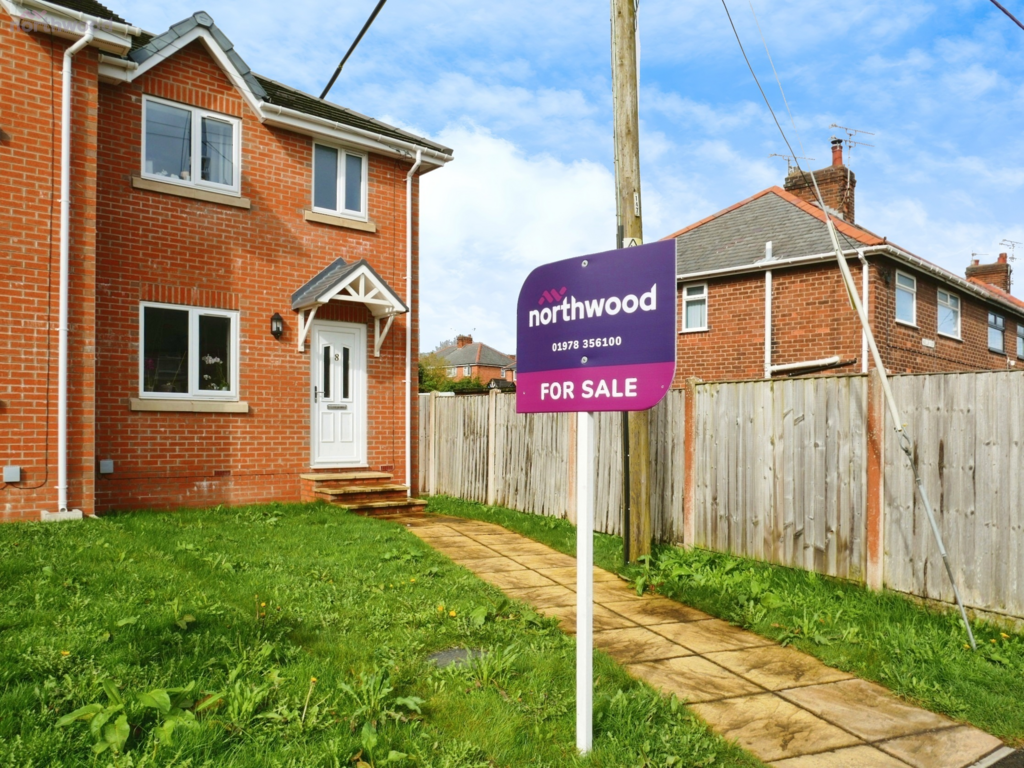 Hawthorn View, Penycae, LL14 3 bed semidetached house for sale £162,000