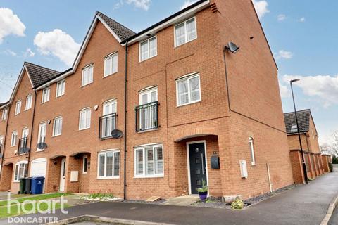 4 bedroom end of terrace house for sale, Grangefield Avenue, Bessacarr, Doncaster