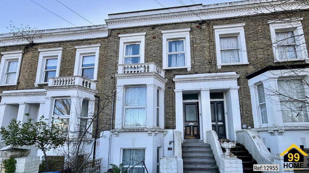 Chadwick Road, London, SE15 2 bed apartment for sale £500,000