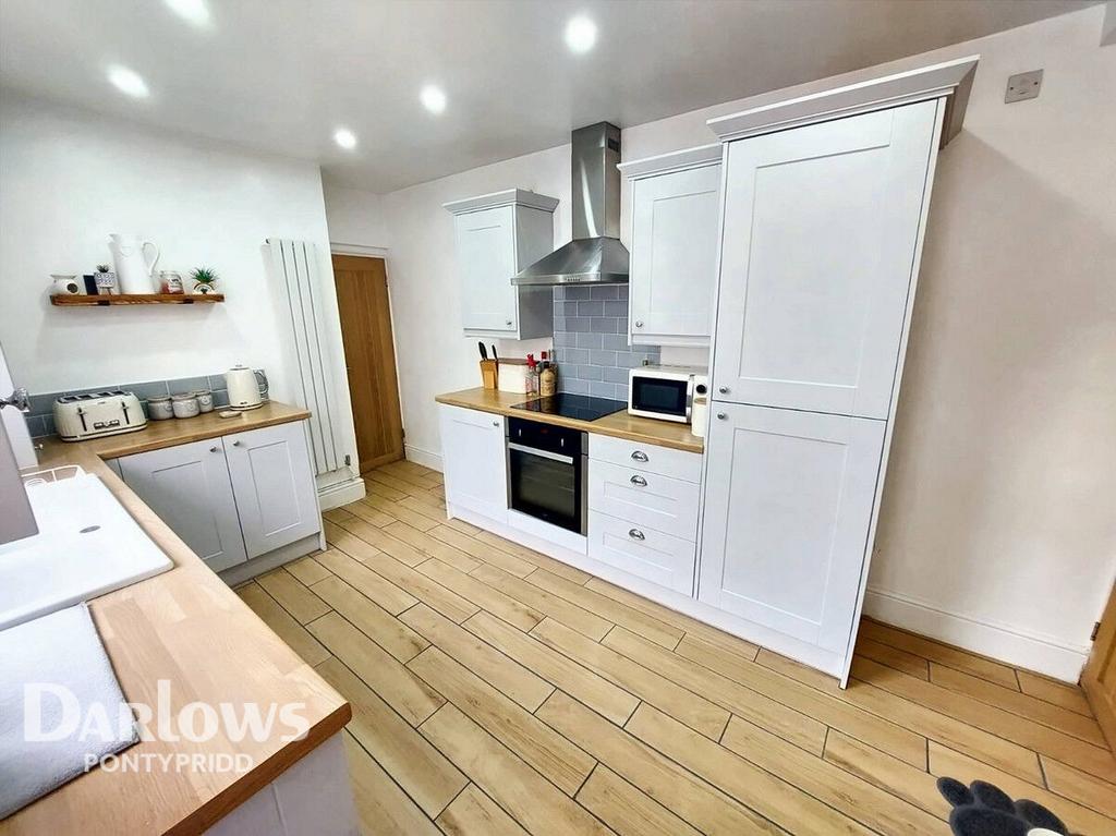 Mound Road, Pontypridd 3 bed terraced house for sale £190,000