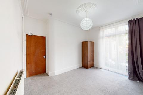 1 bedroom in a house share to rent, Braemar R2
