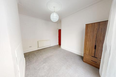 1 bedroom in a house share to rent, Braemar R2