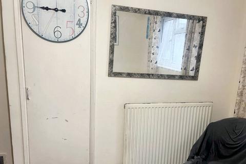 1 bedroom in a house share to rent, Doran Walk, London E15