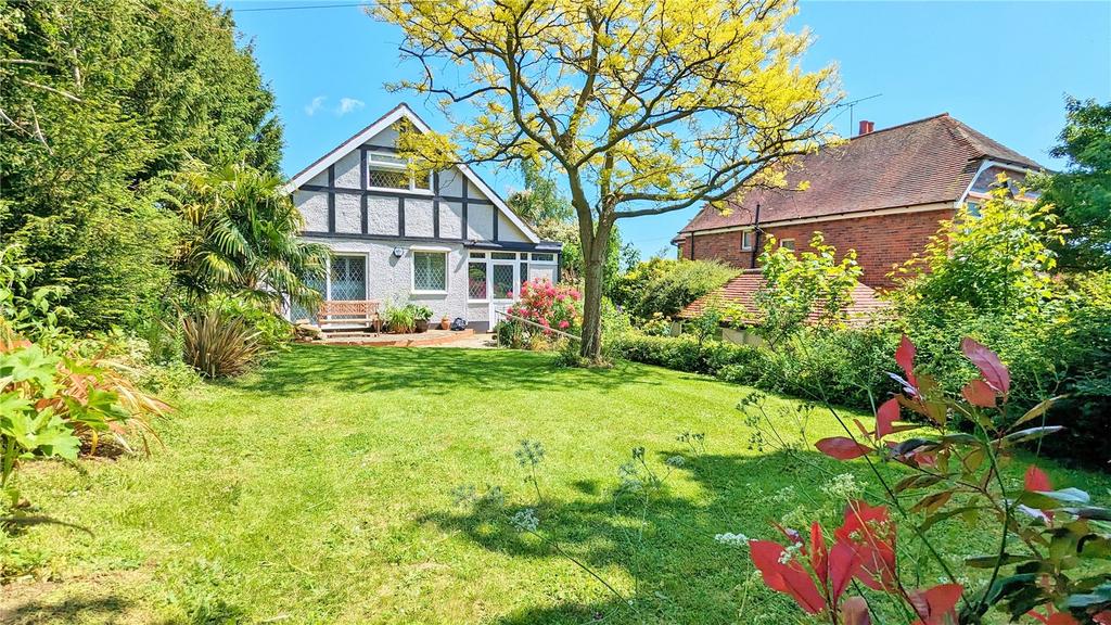 Half Moon Lane, Worthing, West Sussex, BN13 3 bed bungalow for sale £