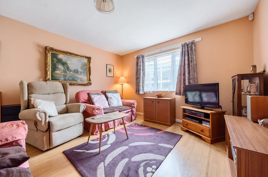 Leicester Road, EN5 4 bed end of terrace house for sale £500,000