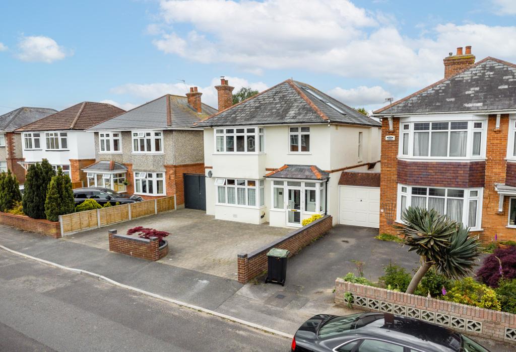 Namu Road, Bournemouth, Dorset 4 bed detached house for sale £600,000