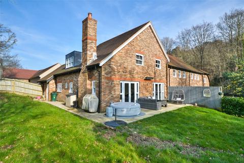 4 bedroom semi-detached house for sale - School Close, Fittleworth, Pulborough, West Sussex, RH20