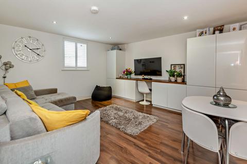 1 bedroom apartment for sale, Austin Court, Uxbridge Road, Mill End , Rickmansworth. WD3