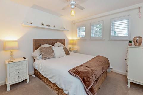 1 bedroom apartment for sale, Austin Court, Uxbridge Road, Mill End , Rickmansworth. WD3