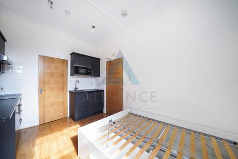 Studio to rent, 208a Mile End Road, London E1