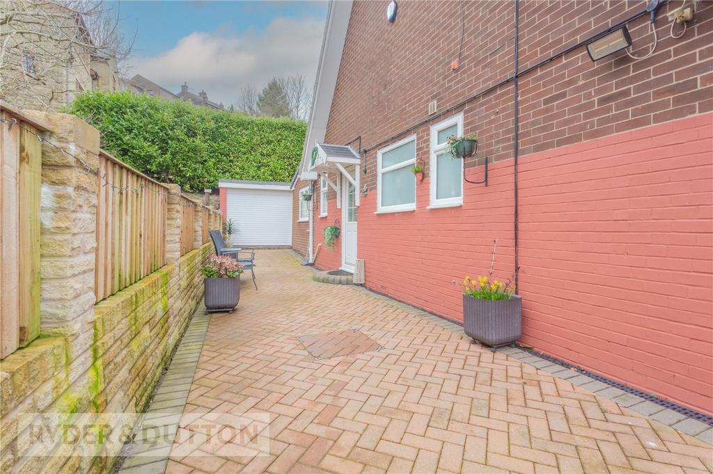 Driveway/Garage