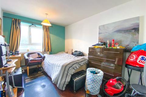 3 bedroom flat to rent, Courtlands, Brighton BN2