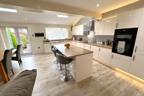 15 Barton Avenue, Knott End On Sea, Poulton-le-fylde, FY6 0BW