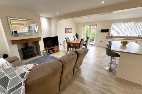 15 Barton Avenue, Knott End On Sea, Poulton-le-fylde, FY6 0BW