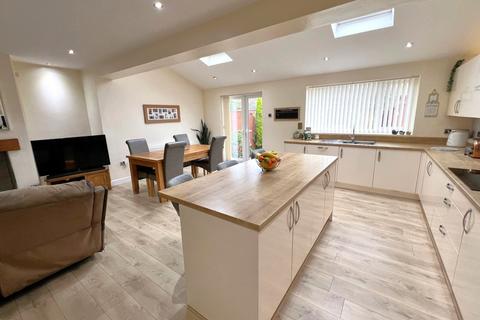 15 Barton Avenue, Knott End On Sea, Poulton-le-fylde, FY6 0BW