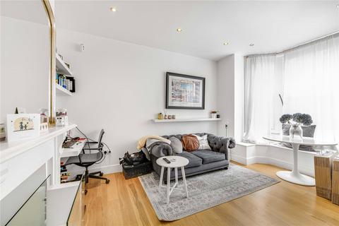 2 bedroom flat for sale, Prince of Wales Drive, Battersea, SW11