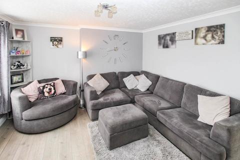 3 bedroom end of terrace house for sale, Belvedere Close, Danbury