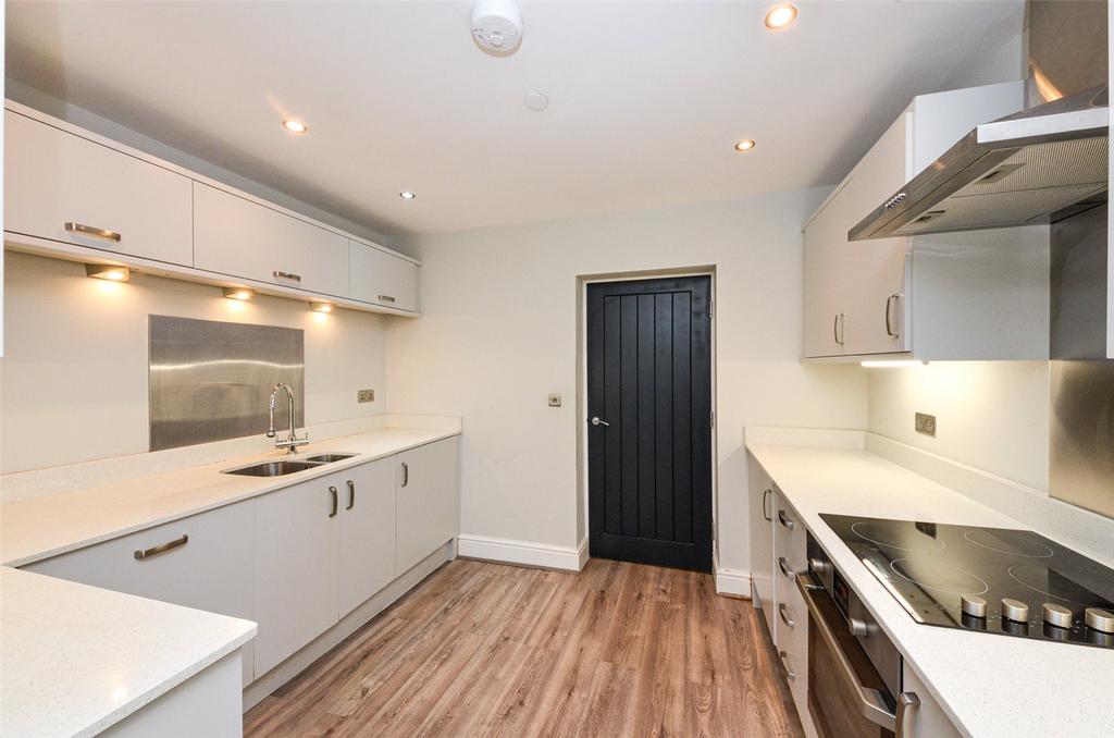 West Parade, Llandudno, Conwy, LL30 2 bed apartment for sale £200,000